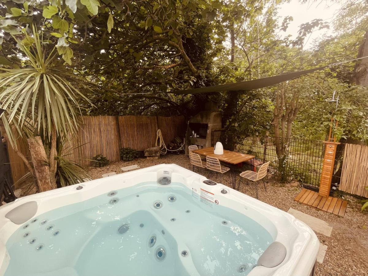 Maison Dans Les Arbres, Spa, Tennis, Parking * Nimes